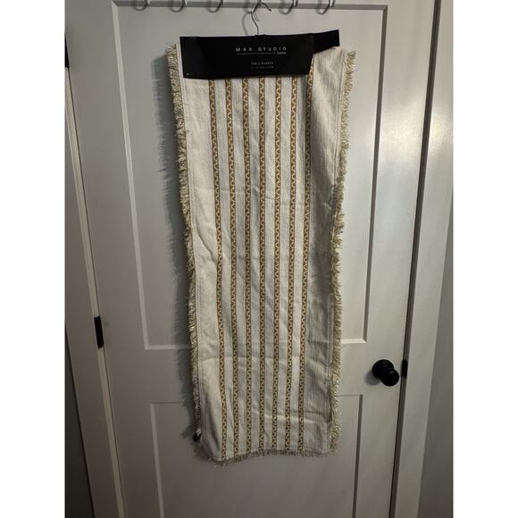 Max Studio Table Runner 16” X 90” Cream Animal Giraffe Print Stripe NWT - Picture 8 of 8